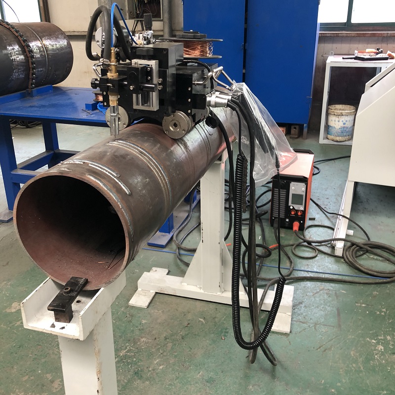 Machine de soudure orbitale de tuyau de type magnétique toutes les positions pour tuyau à tuyau avec laser à fibre